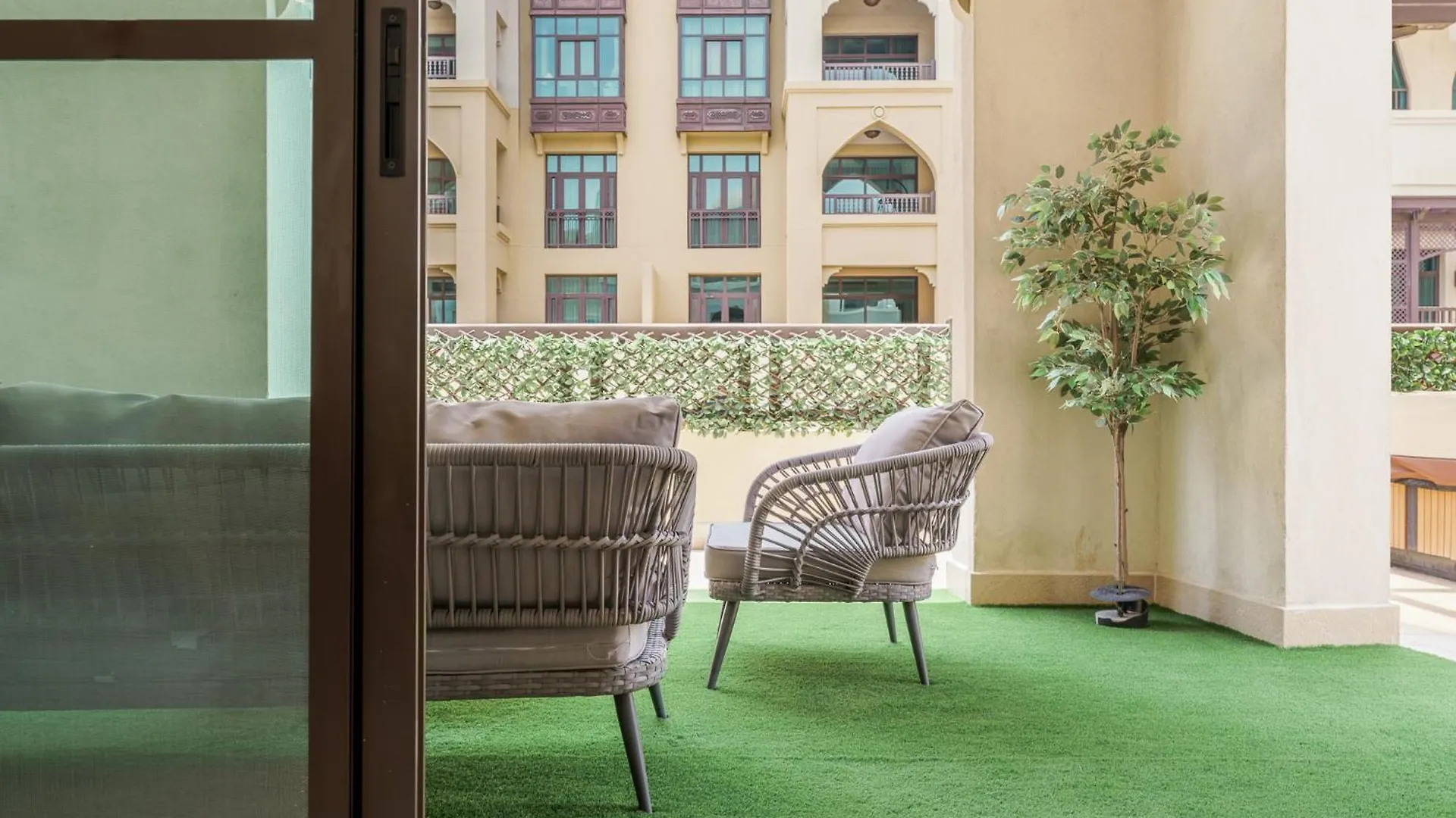 Astonishing Apartment Just A 2 Minutes Walk To Dubai Mall