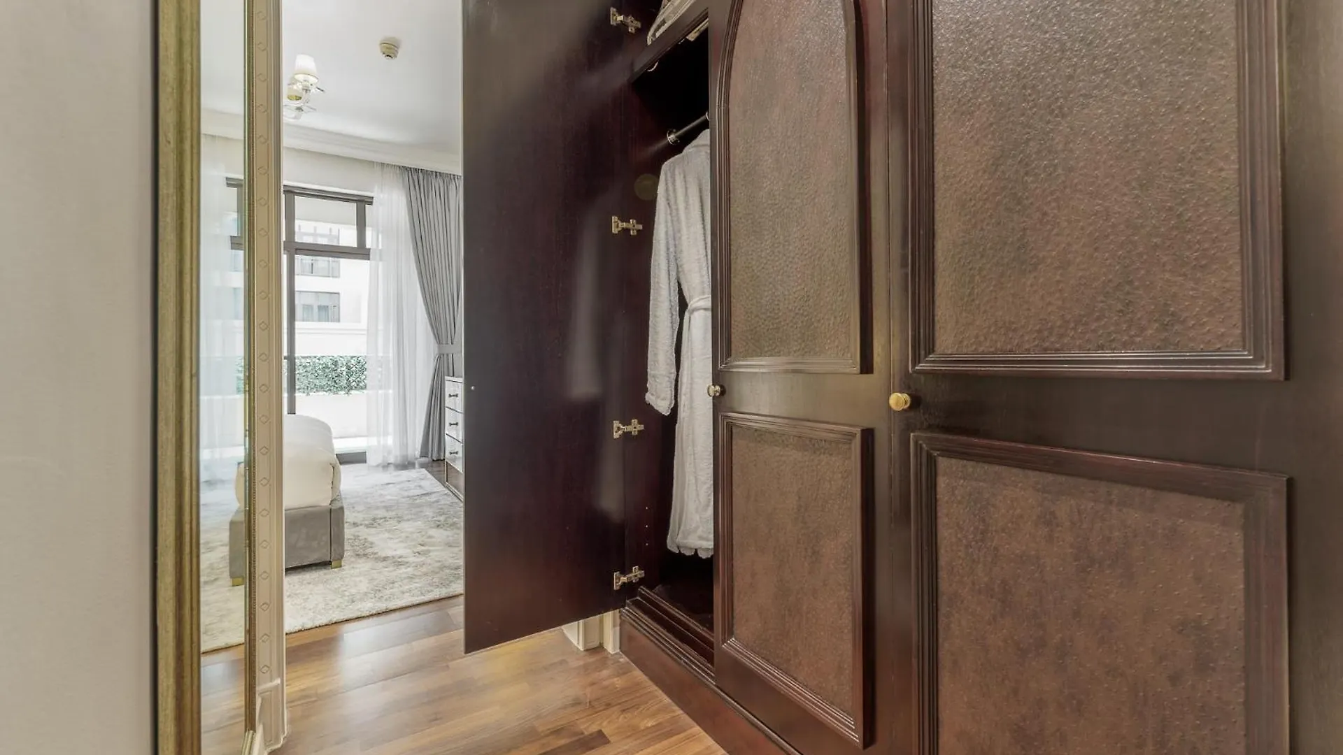 Astonishing Apartment Just A 2 Minutes Walk To Dubai Mall United Arab Emirates
