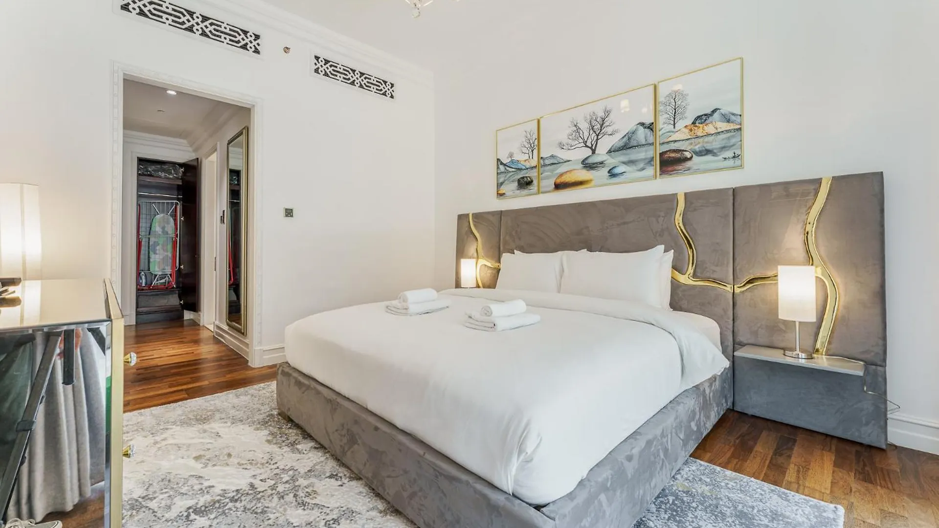Astonishing Apartment Just A 2 Minutes Walk To Dubai Mall United Arab Emirates