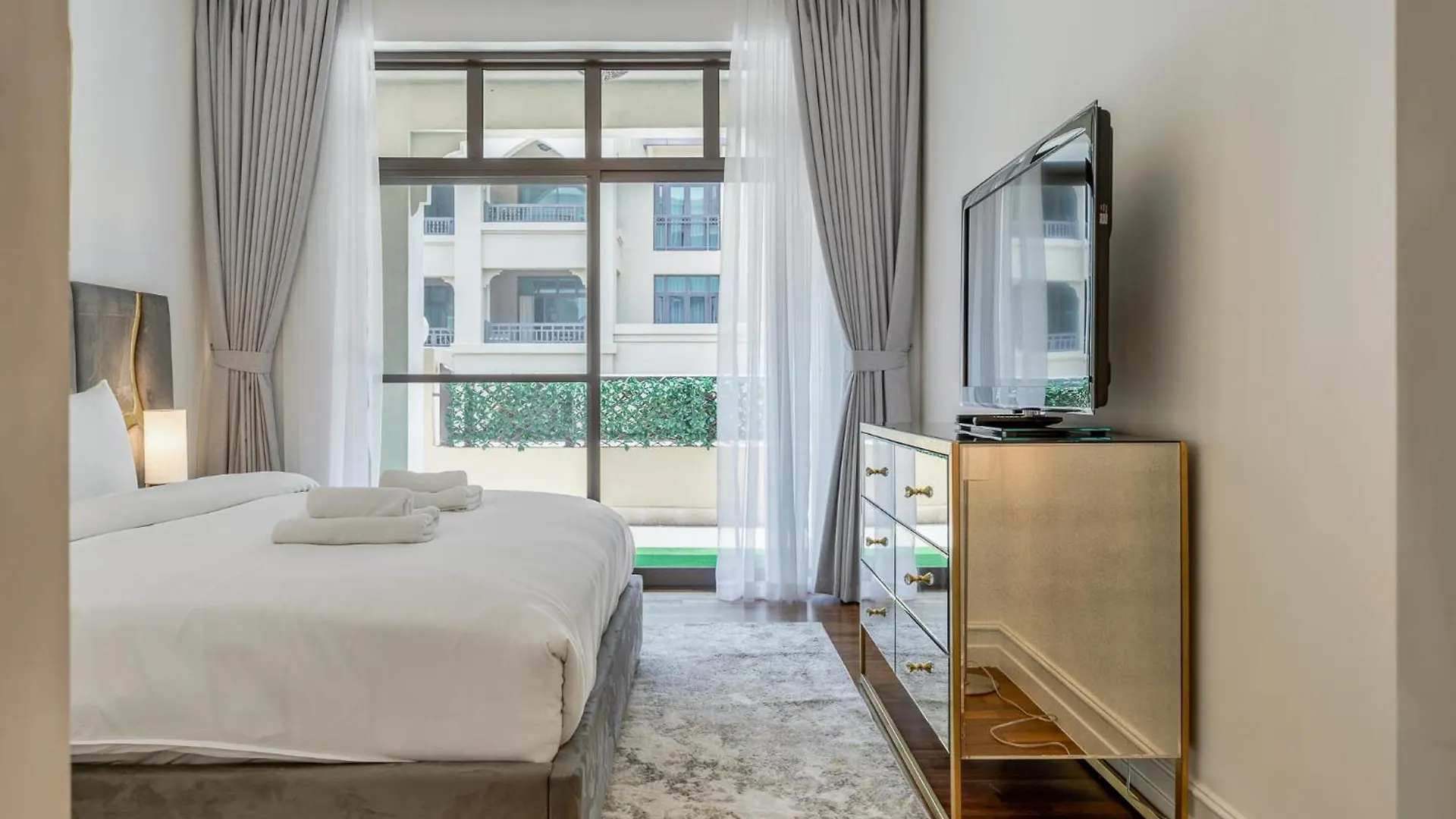 Astonishing Apartment Just A 2 Minutes Walk To Dubai Mall 0*,  United Arab Emirates