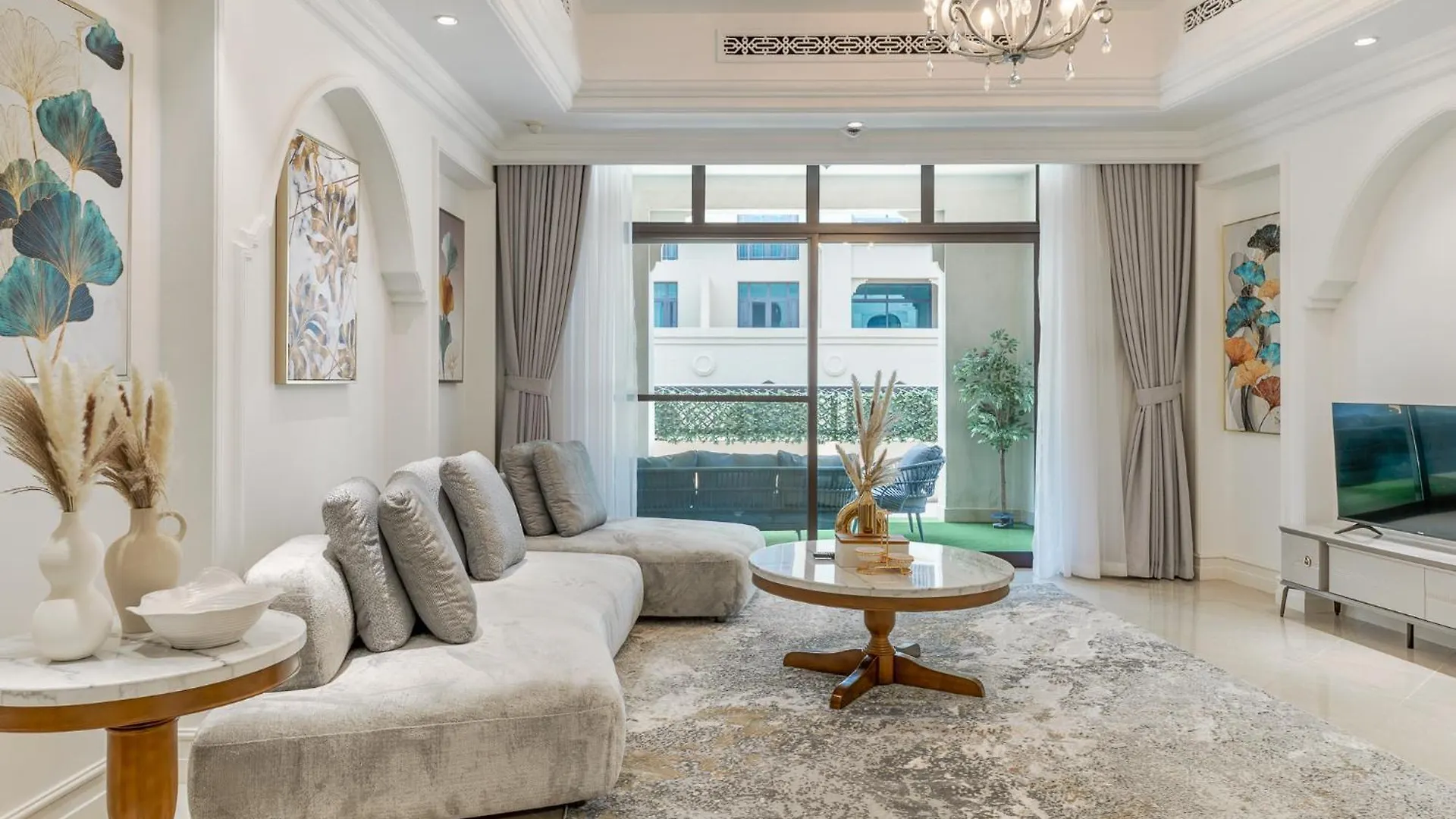 Astonishing Apartment Just A 2 Minutes Walk To Dubai Mall