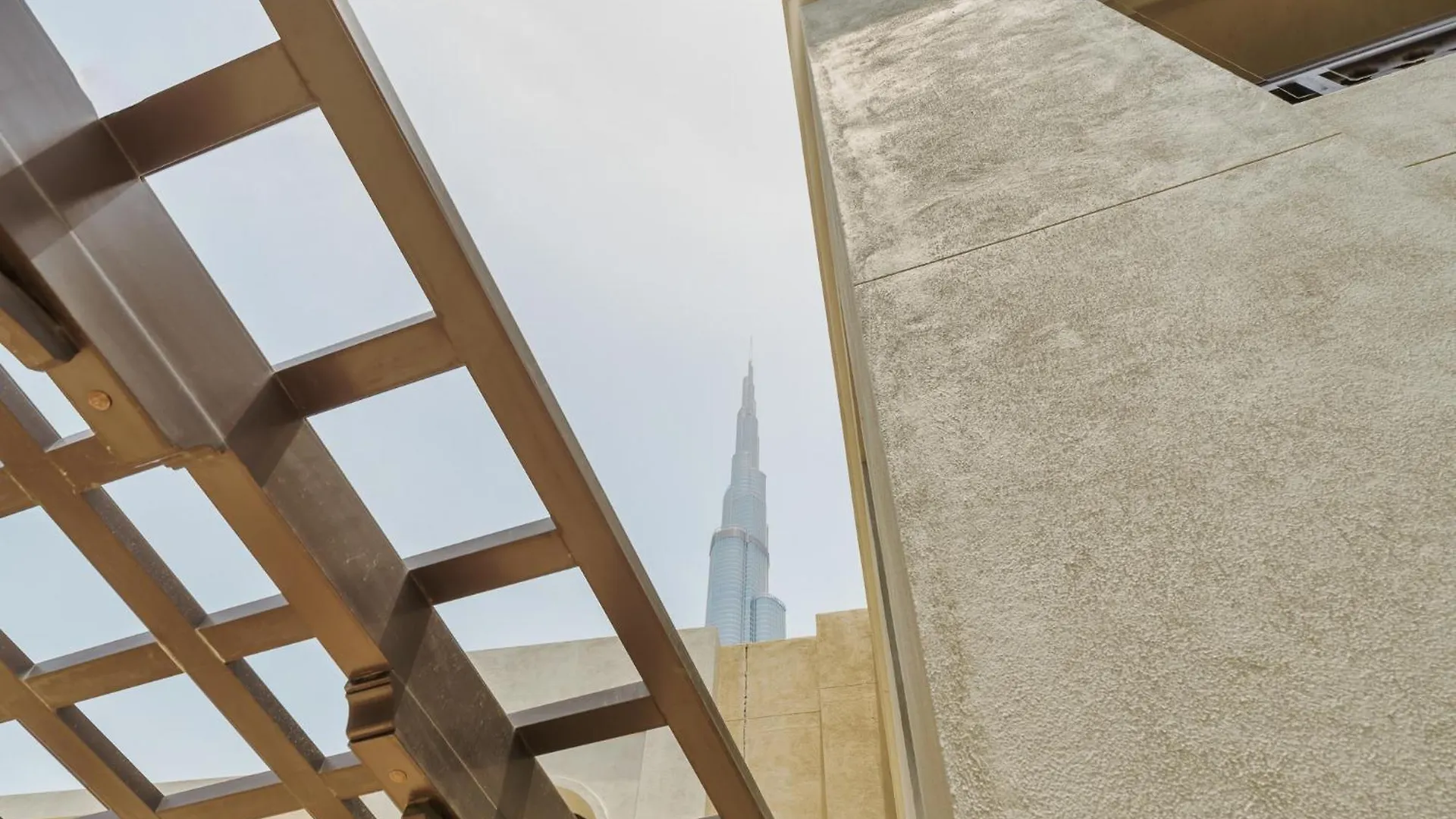 Astonishing Apartment Just A 2 Minutes Walk To Dubai Mall