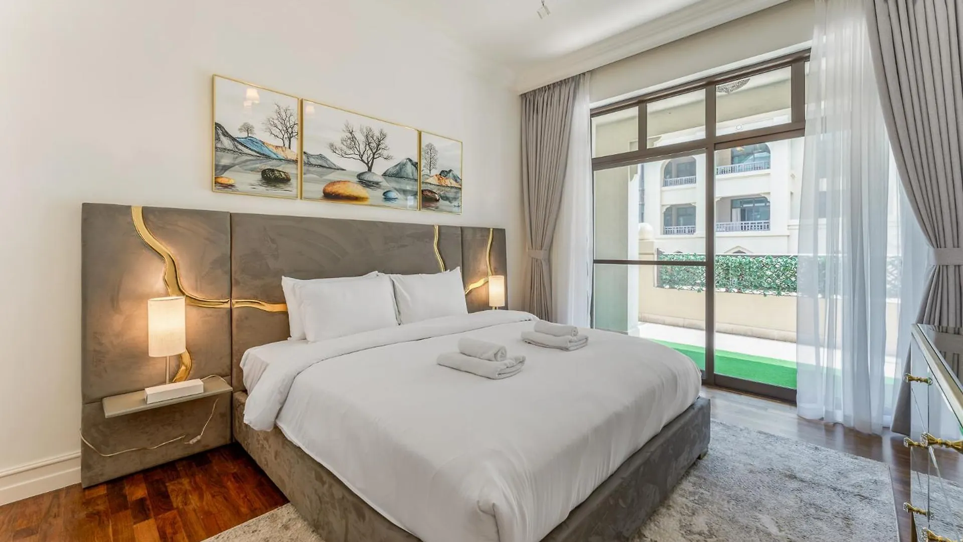 Astonishing Apartment Just A 2 Minutes Walk To Dubai Mall