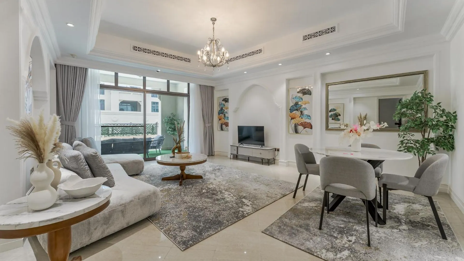 Astonishing Apartment Just A 2 Minutes Walk To Dubai Mall United Arab Emirates